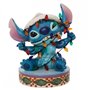 Figura Enesco Disney Stitch envolta em luzes de Natal