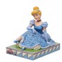 Enesco Disney Cinderela posando figura decorativa